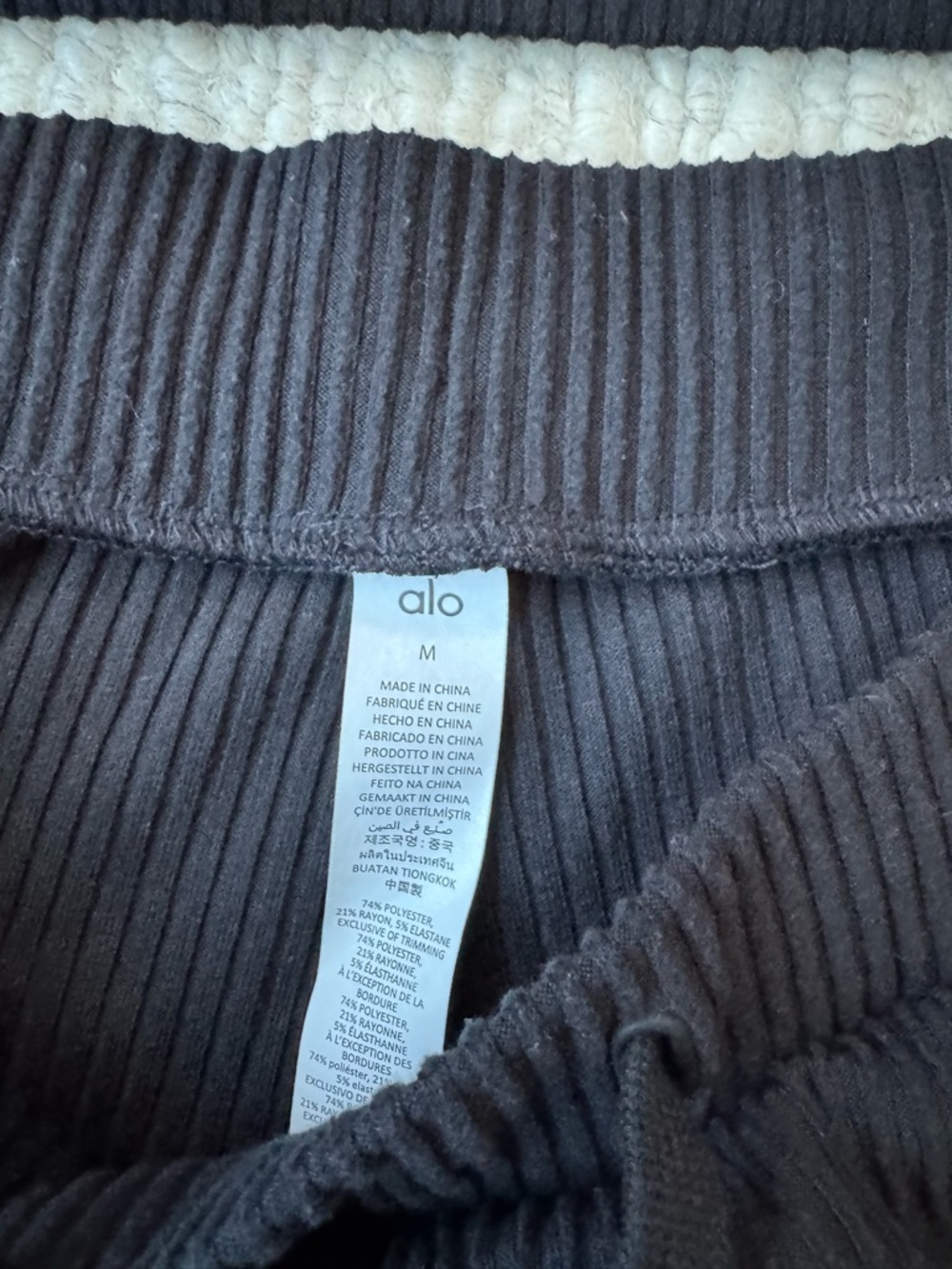 Alo Muse Ribbed Set - Picture 2 of 10